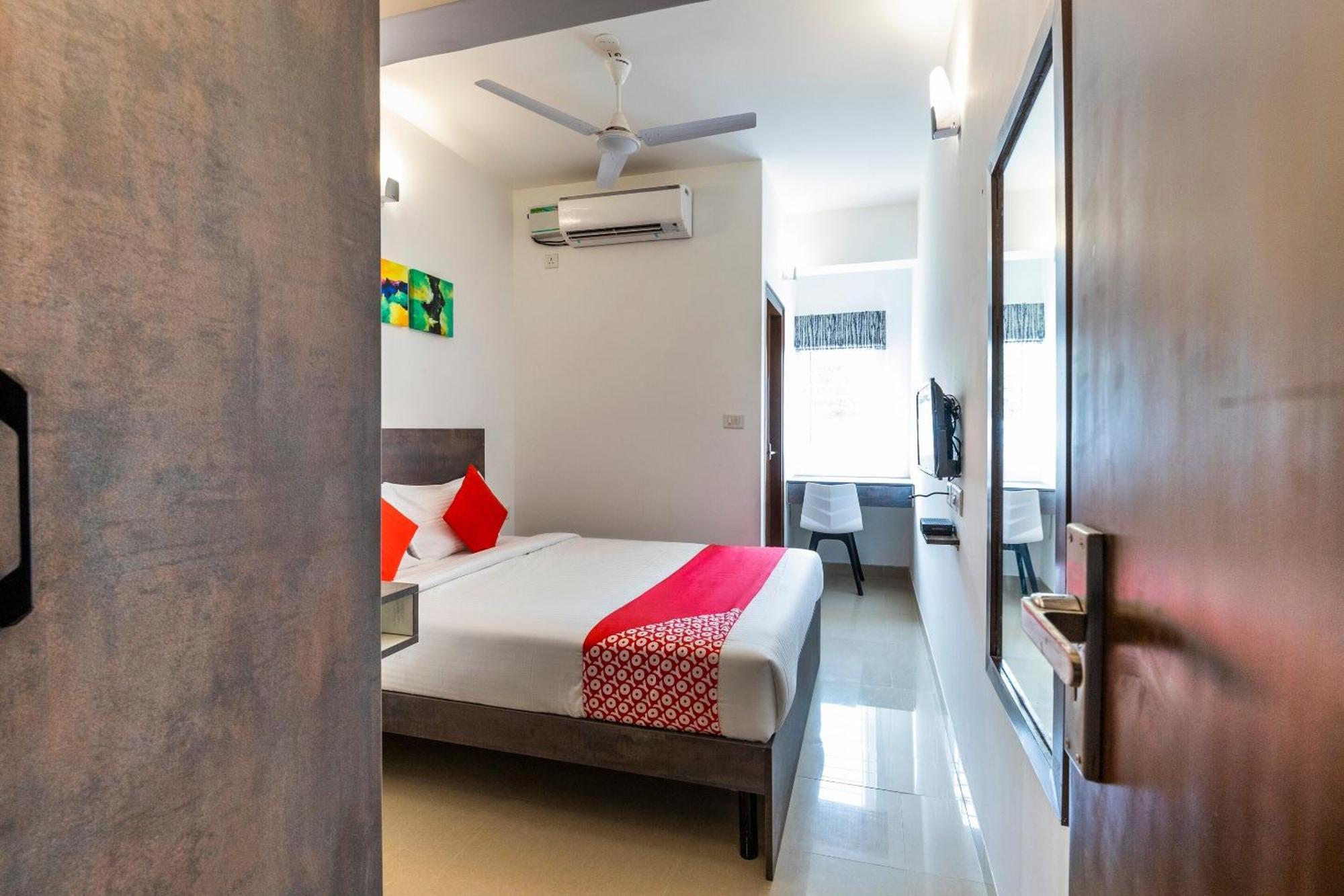 Super Townhouse Hebbal Hotel Bangalore Exterior photo